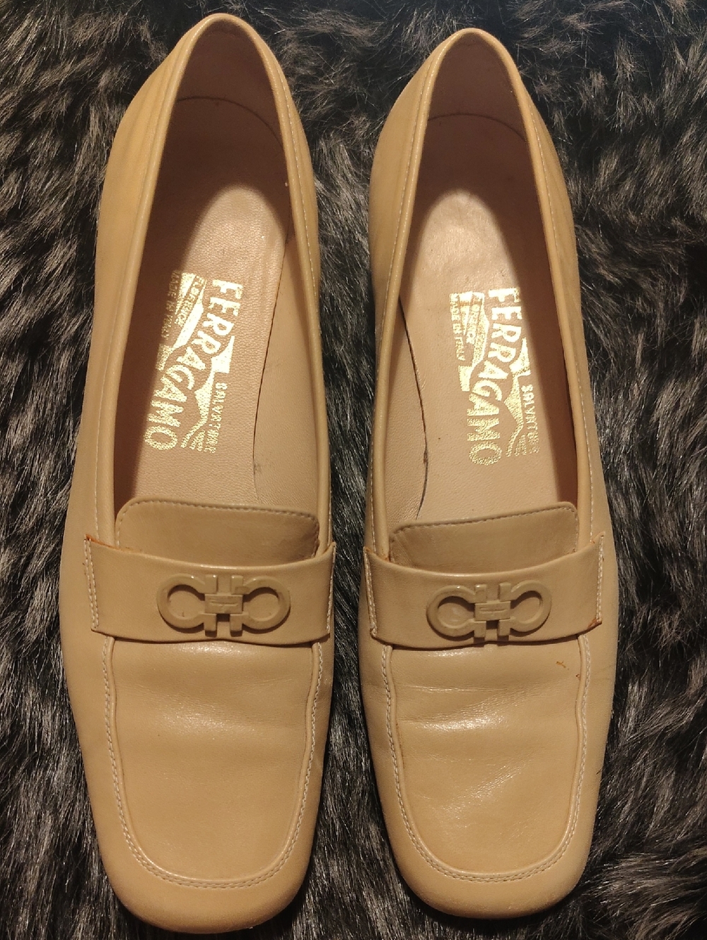 Salvatore Ferragamo Tan Lambskin Leather Vara-Style Loafers Size 8.5 Narrow